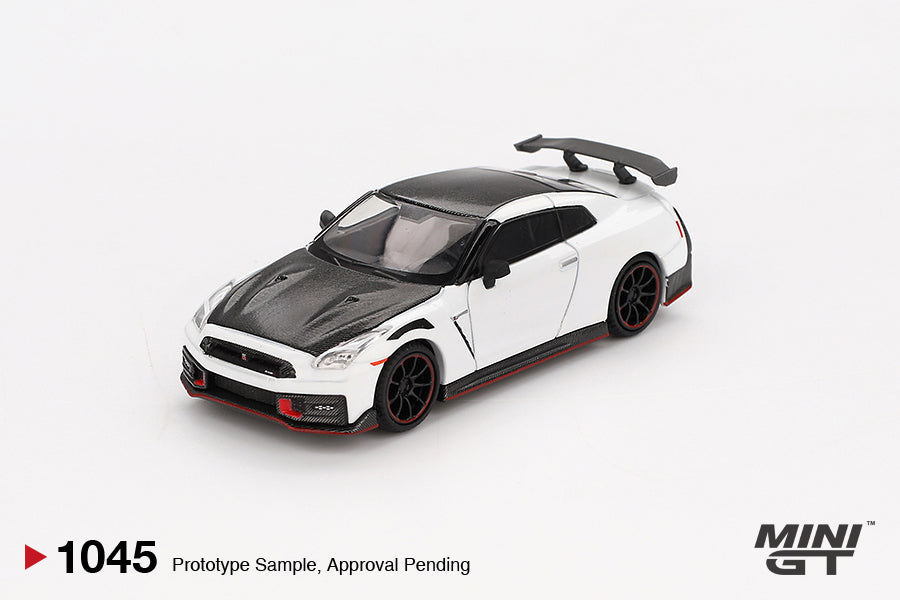 Mini GT #1045 - Nissan GTR (35) Nismo, brilliant white pearl | 1:64