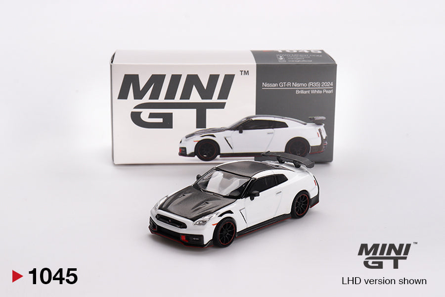Mini GT #1045 - Nissan GTR (35) Nismo, brilliant white pearl | 1:64