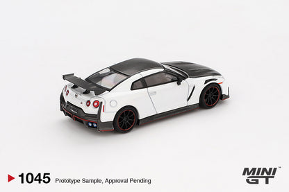 Mini GT #1045 - Nissan GTR (35) Nismo, brilliant white pearl | 1:64