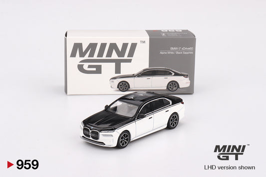 Mini GT #959 - BMW i7 xDrive60, weiß/schwarz | 1:64