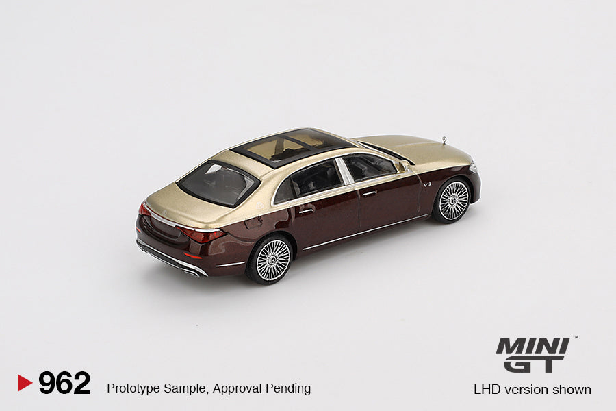 Mini GT #962 - Mercedes-Maybach S680, gold/rot | 1:64