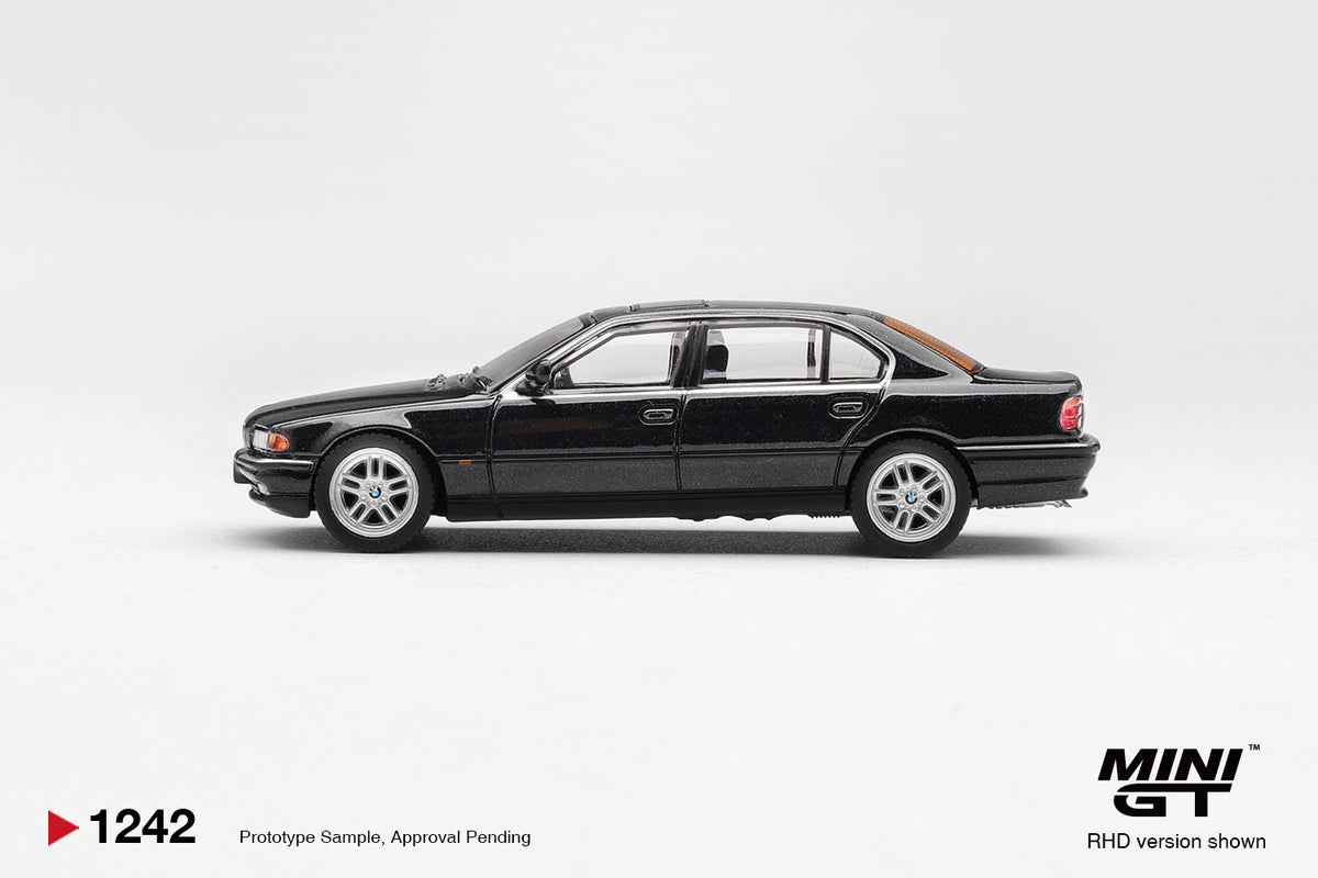 Mini GT #1242 - BMW 750IL, Black Sapphire | 1:64