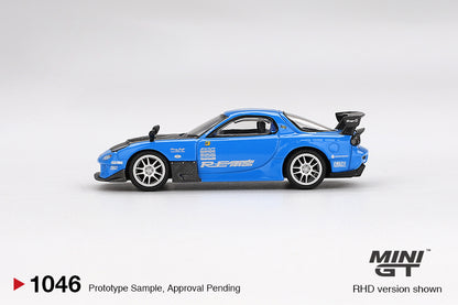 Mini GT #1046 - Mazda RX7 (FD3S) RE-Amemiya 20B NA 3ROTOR-7  “Ama-san Go”, blau | 1:64