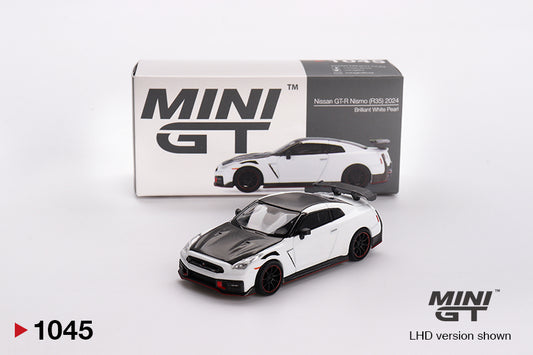 Mini GT #1045 - Nissan GTR (35) Nismo, brilliant white pearl | 1:64