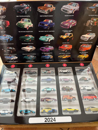Hot Wheels Boulevard Deluxe Mix Box - 25 Fahrzeuge | 1:64