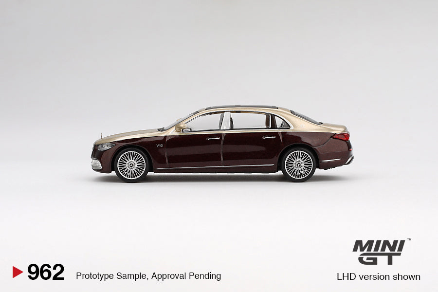 Mini GT #962 - Mercedes-Maybach S680, gold/rot | 1:64