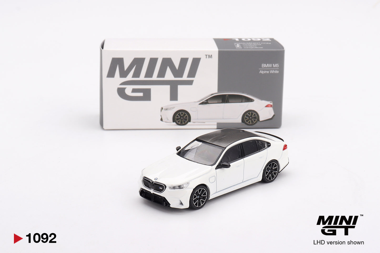 Mini GT #1092 - BMW M5, Alpine White | 1:64