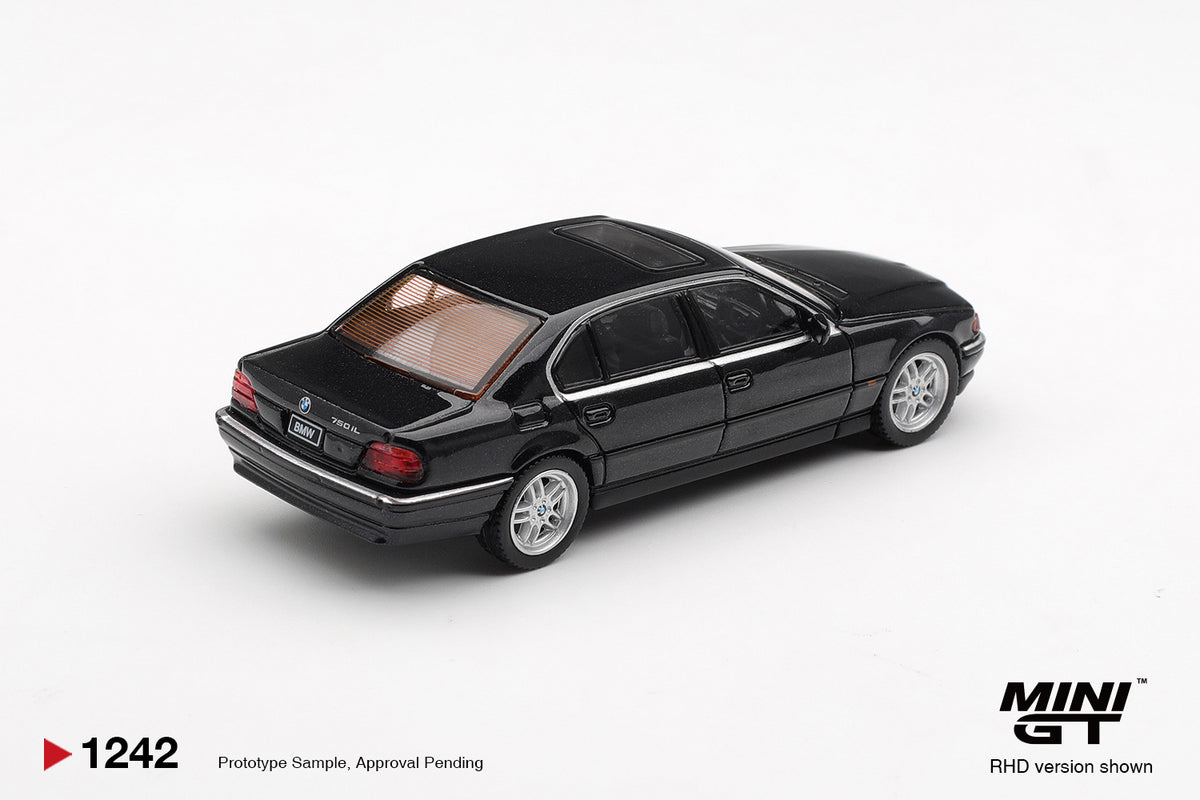 Mini GT #1242 - BMW 750IL, Black Sapphire | 1:64
