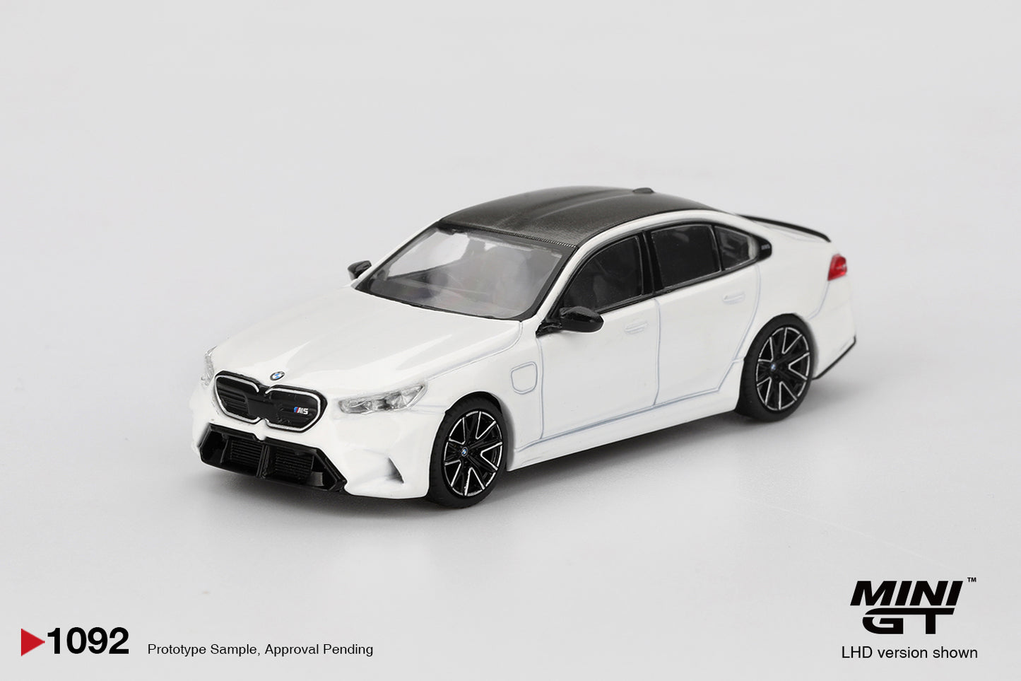 Mini GT #1092 - BMW M5, Alpine White | 1:64