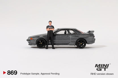 Mini GT #869 - Nissan Skyline GT-R (R32) Nismo with Tsugio Matsuda Figure, gunmetal | 1:64