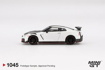 Mini GT #1045 - Nissan GTR (35) Nismo, brilliant white pearl | 1:64