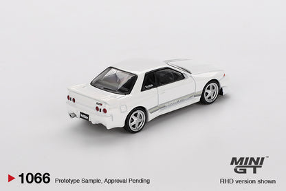 Mini GT #1066 - Nissan Skyline GT-R (R32) Veilside Combat C-I, white | 1:64