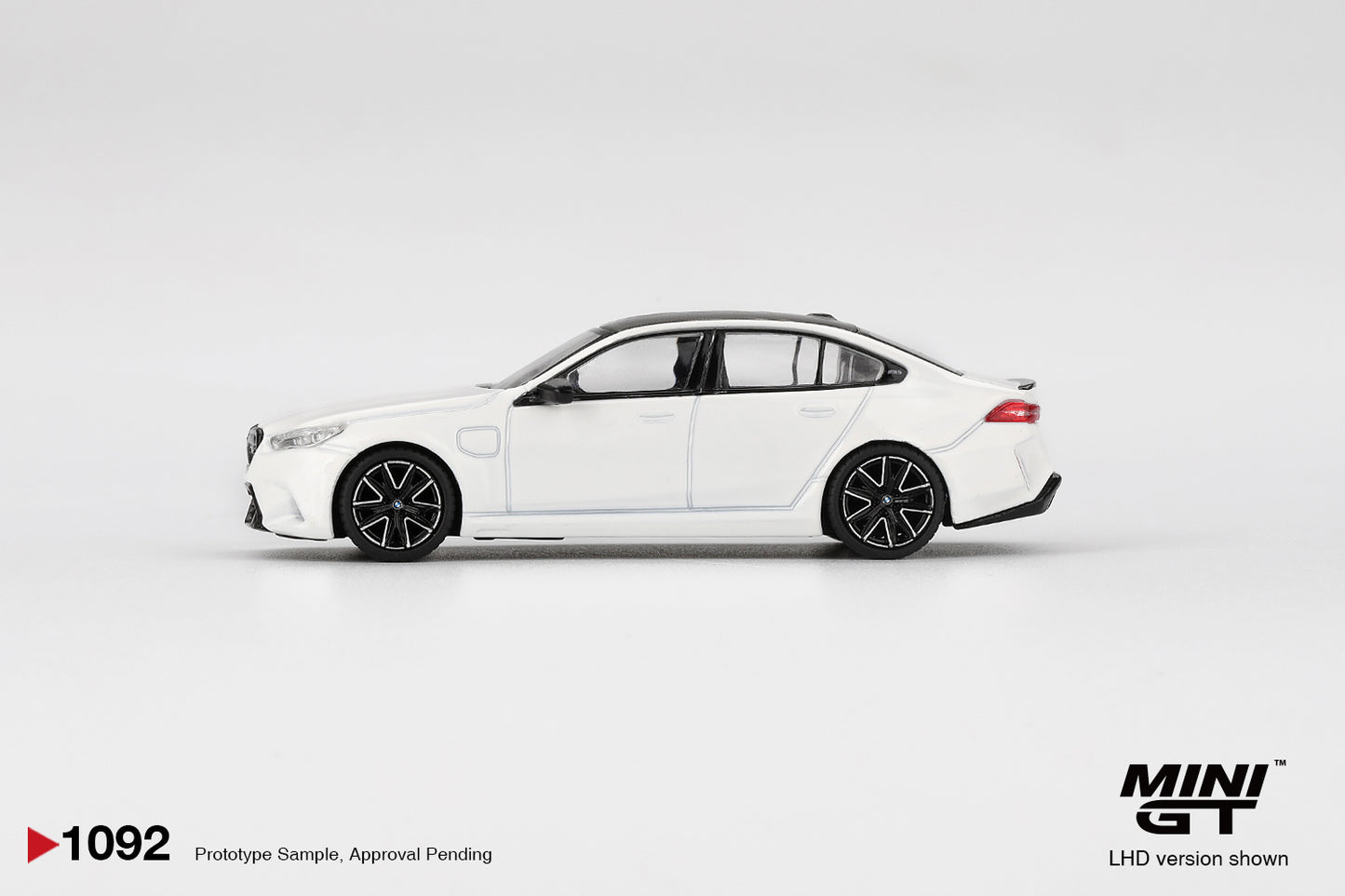 Mini GT #1092 - BMW M5, Alpine White | 1:64